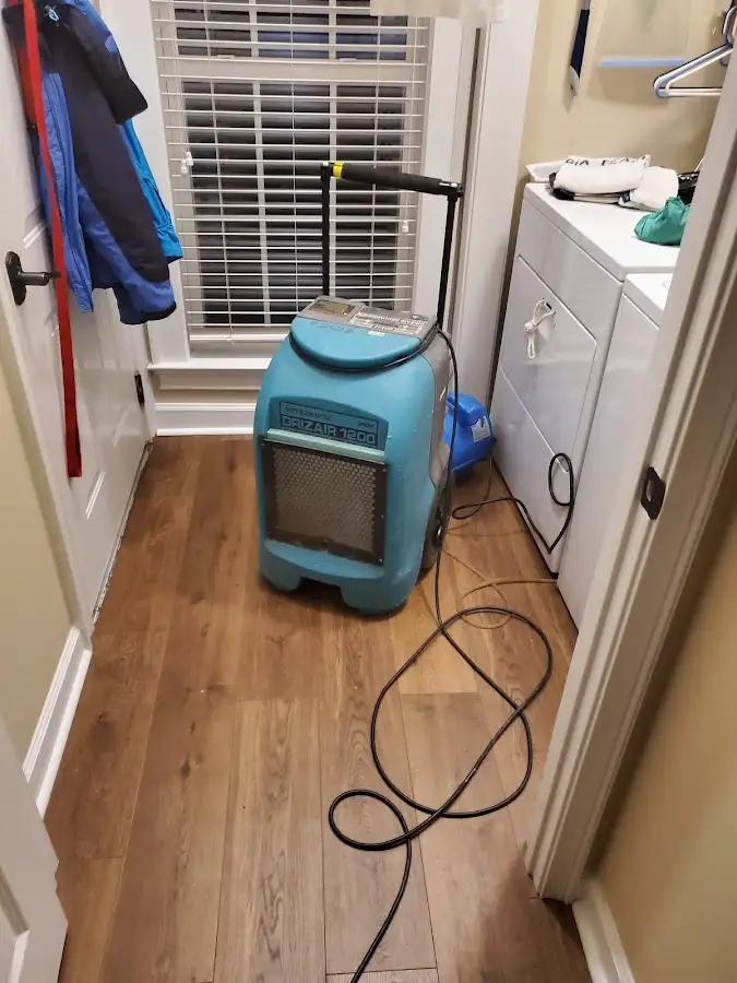 Commercial dehumidifier deployed for Crawl Space Restoration in Mukilteo